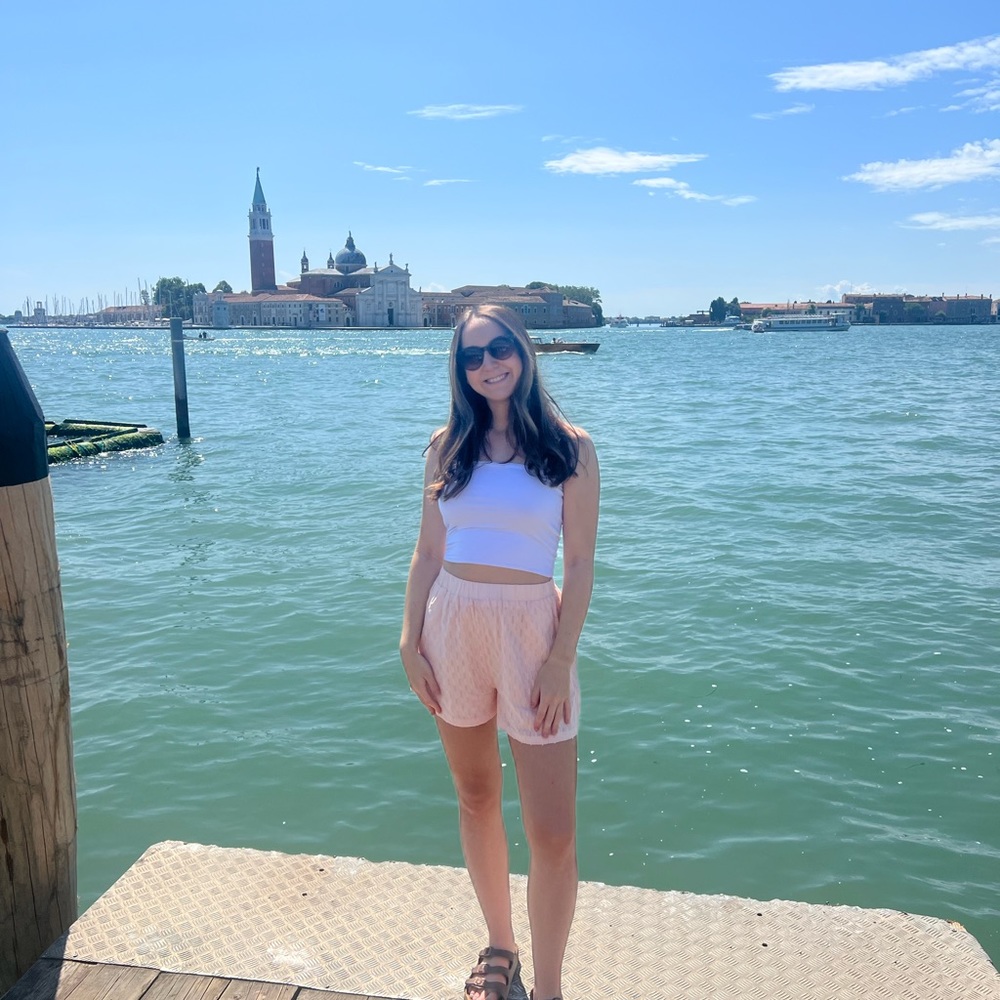 Meet your Posher, Becca